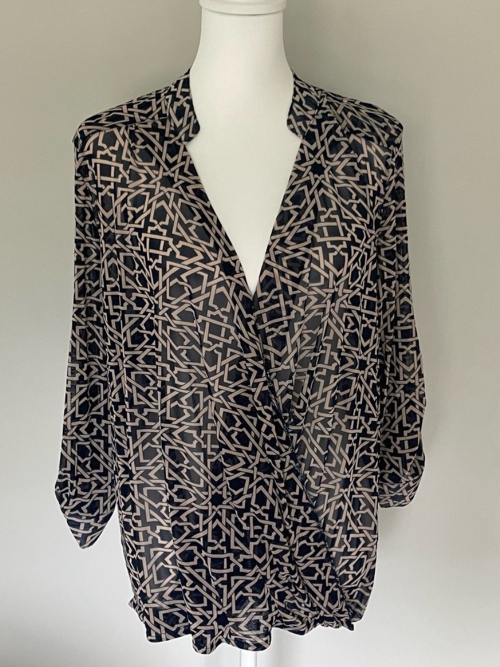 Eden & Olivia Sheer Stretch Geometric Hi-Lo Blouse XL